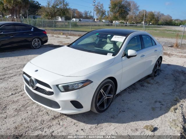 WDD3G4EB1KW009497 Mercedes-Benz A 220