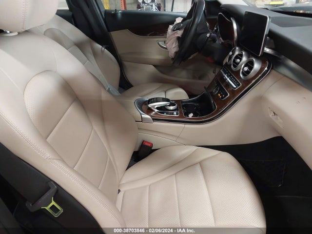 55SWF4KB3FU032982 Mercedes-Benz C 300 4matic/luxury 4matic/sport 4matic
