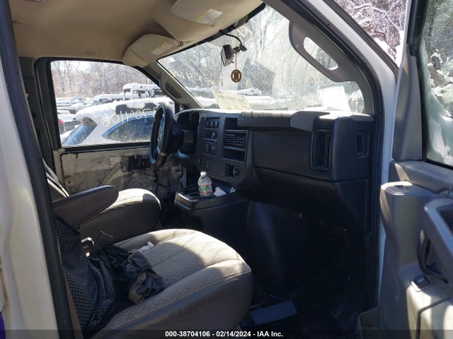 Chevrolet Express 2500 Work Van 2016 1GCWGBFF4G1230707 Image 5