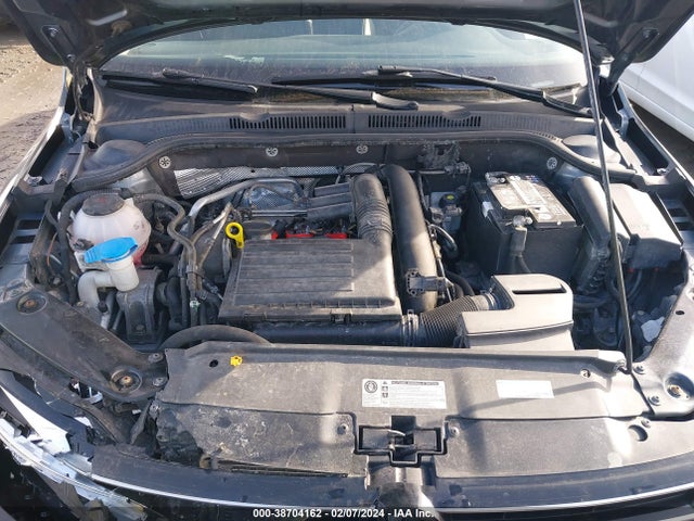3VWB67AJ2JM215642 Volkswagen Jetta 1.4t Se/1.4t Wolfsburg Edition