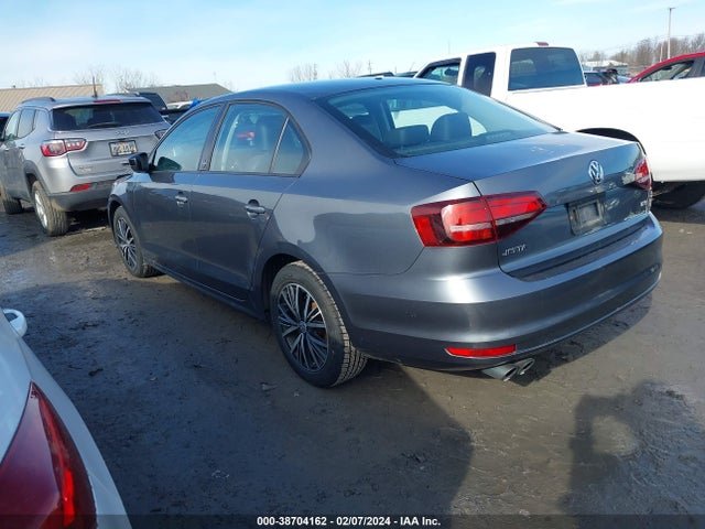 3VWB67AJ2JM215642 Volkswagen Jetta 1.4t Se/1.4t Wolfsburg Edition