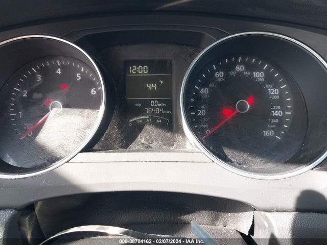 3VWB67AJ2JM215642 Volkswagen Jetta 1.4t Se/1.4t Wolfsburg Edition