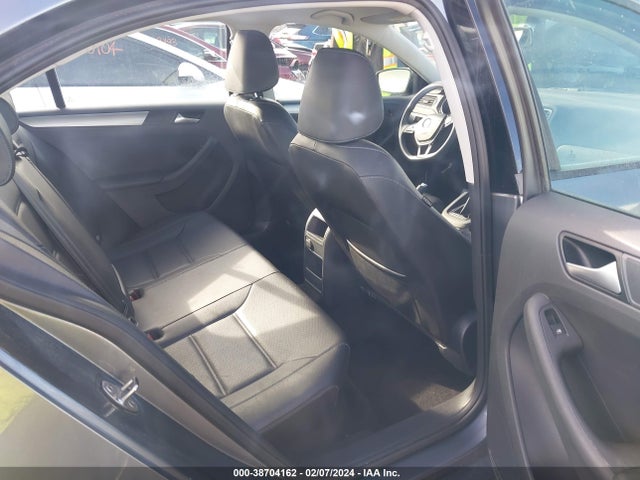 3VWB67AJ2JM215642 Volkswagen Jetta 1.4t Se/1.4t Wolfsburg Edition