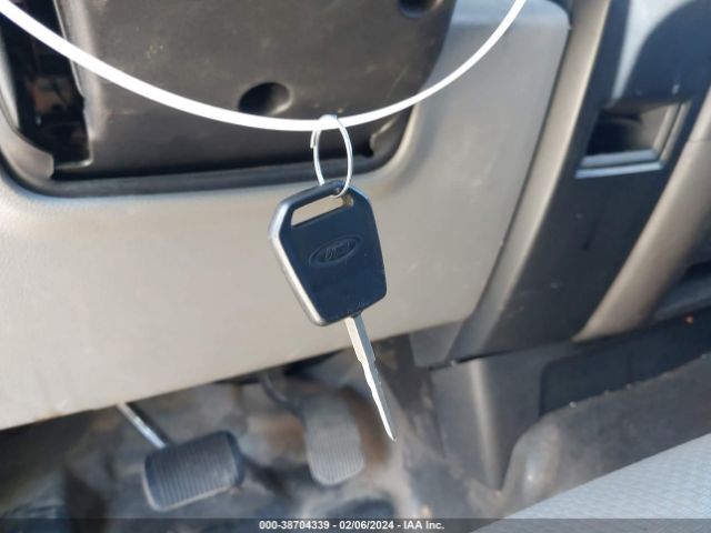 1FTMF1C83HKC08865 Ford F-150 Xl