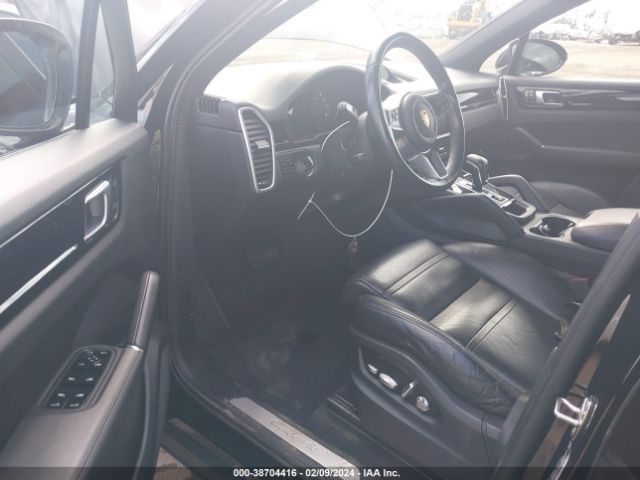 2019 PORSCHE CAYENNE WP1AA2AY3KDA17645 Photo 4