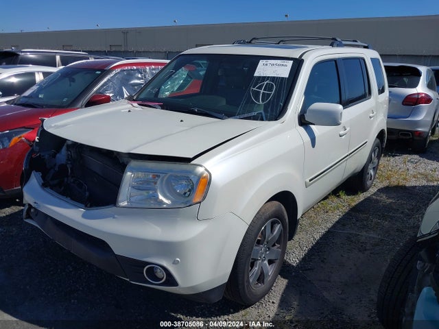 Honda Pilot Touring 2015 5FNYF4H96FB027385 Image 2