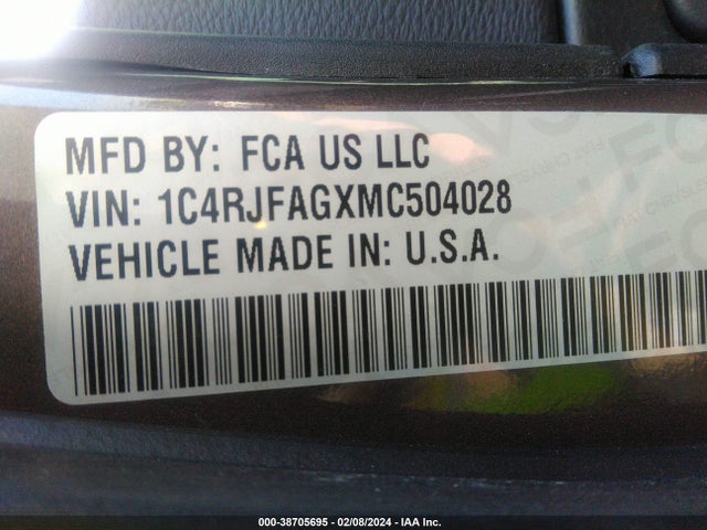 1C4RJFAGXMC504028 Jeep Grand Cherokee Laredo E 4x4