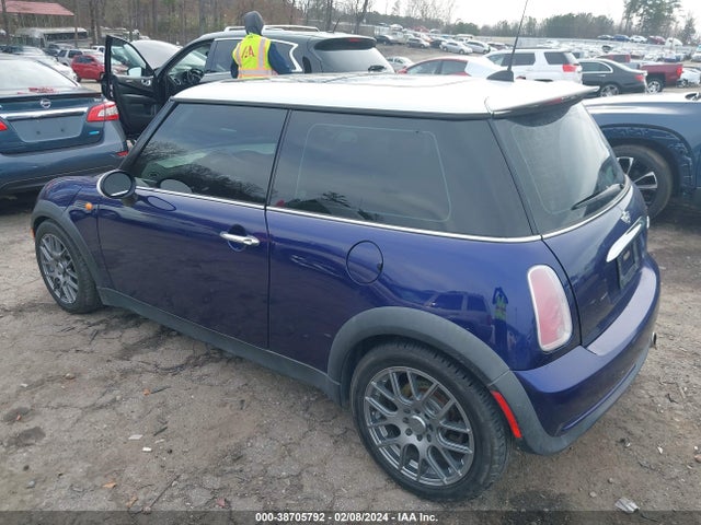 2005 MINI COOPER WMWRC33475TC58262 Photo 2