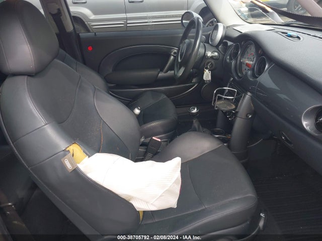 2005 MINI COOPER WMWRC33475TC58262 Photo 4