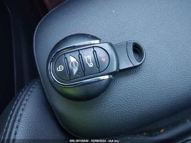 2017 MINI COUNTRYMAN WMZYT5C37H3E18775 Photo 10