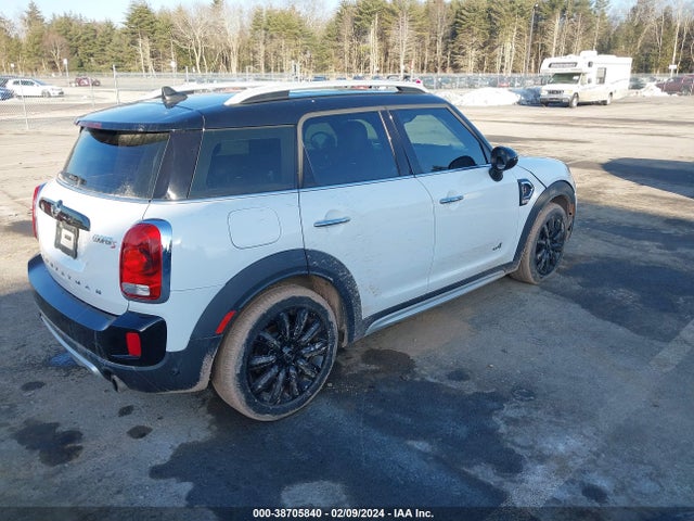 2017 MINI COUNTRYMAN WMZYT5C37H3E18775 Photo 3