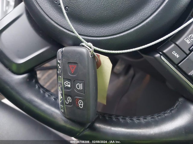 2017 JAGUAR XE SAJAD4BN4HA968649 Photo 10