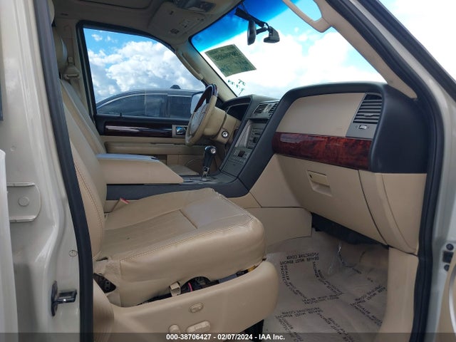 2005 LINCOLN NAVIGATOR VIN: 5LMFU27525LJ19226