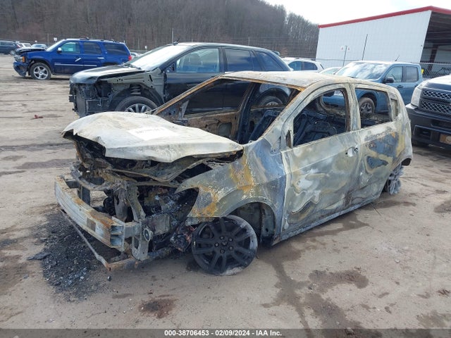 Chevrolet Sonic Lt Auto 2014 1G1JC6SH9E4156483 Image 2
