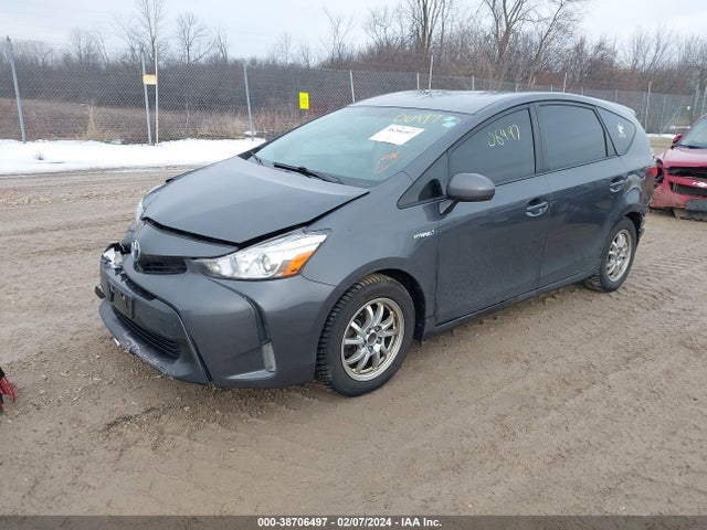 Toyota Prius V Four 2015 JTDZN3EU0FJ036604 Image 2