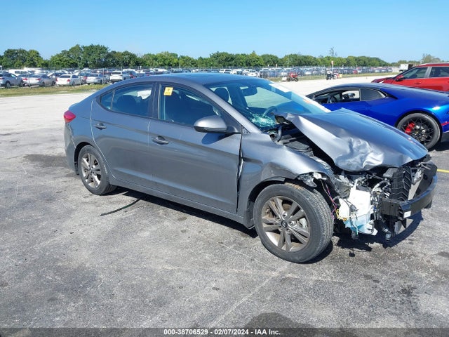 2018 5NPD84LF8JH358372 main image