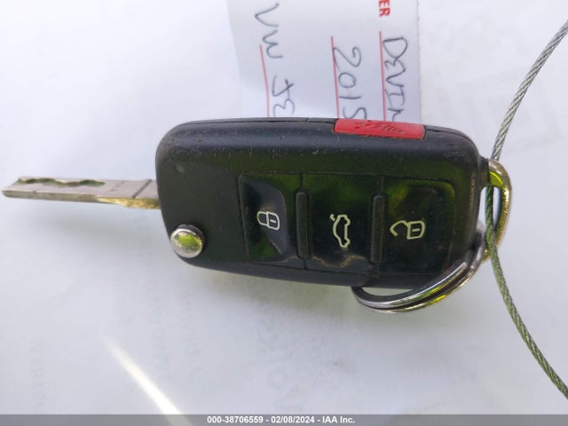2015 VOLKSWAGEN JETTA 1.8T SE VIN: 3VWD17AJXFM305359