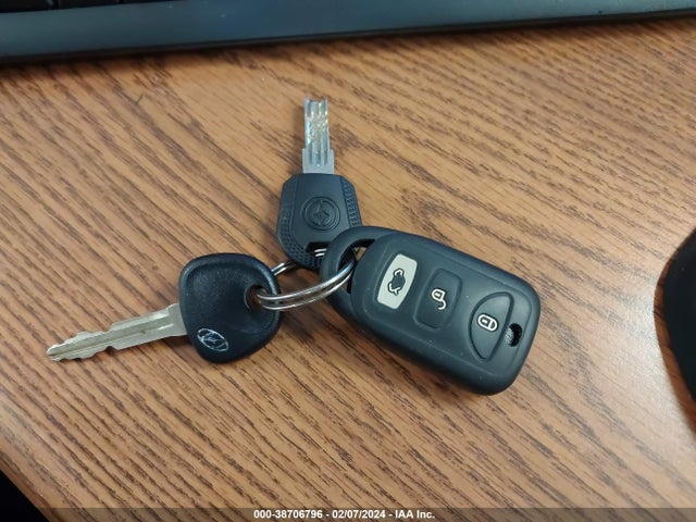 2016 HYUNDAI ELANTRA SE VIN: 5NPDH4AE1GH705205