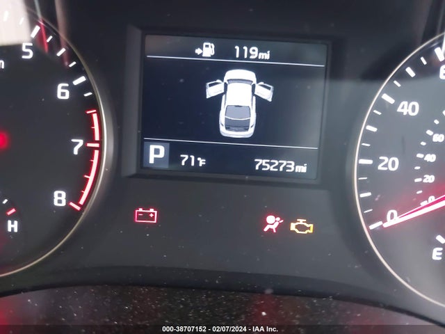 KIA Cadenza Premium 2018 KNALB4J17J5097219 Image 16