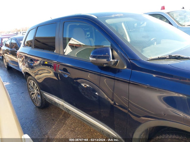 JA4AD3A35GZ018786 Mitsubishi Outlander Se