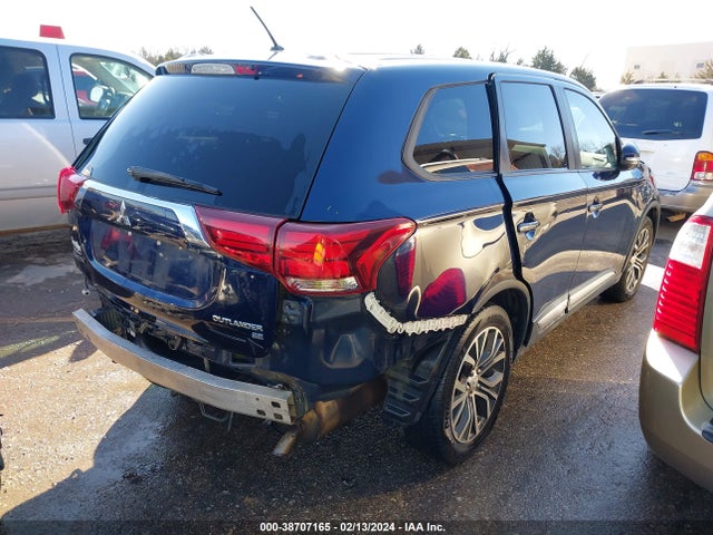 JA4AD3A35GZ018786 Mitsubishi Outlander Se