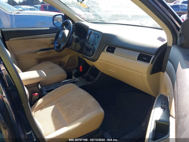 JA4AD3A35GZ018786 Mitsubishi Outlander Se