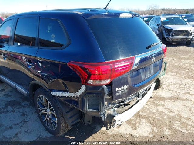 JA4AD3A35GZ018786 Mitsubishi Outlander Se