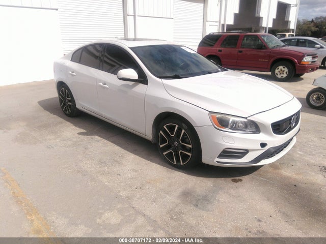 Volvo S60 T5 Dynamic 2017 YV126MFLXH2434257 Image 1