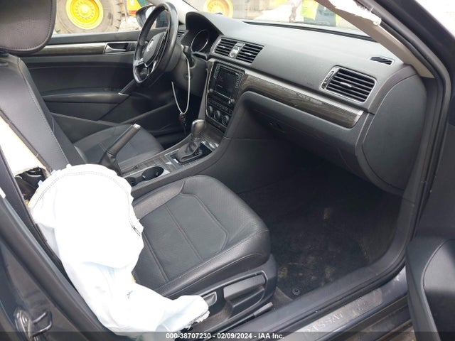 1VWGT7A37HC002293 Volkswagen Passat 1.8t Se