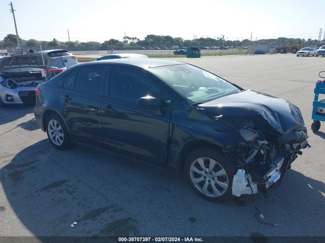 Toyota COROLLA LE 2022 JTDEPMAE9NJ193656 Image 1