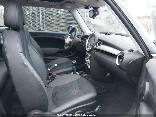 2008 MINI COOPER WMWMF33528TU63872 Photo 4