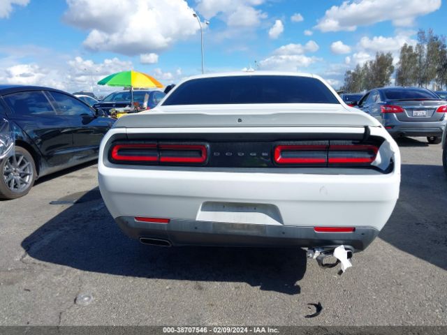 2C3CDZAGXJH258187 Dodge Challenger Sxt Plus