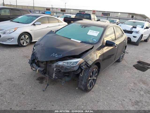 Toyota COROLLA SE 2018 5YFBURHE7JP803333 Image 2