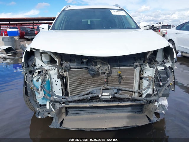2018 NISSAN ROGUE SV VIN: KNMAT2MV0JP514226