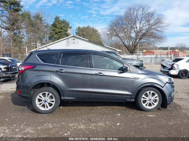 2017 FORD ESCAPE SE VIN: 1FMCU9GD8HUB97823