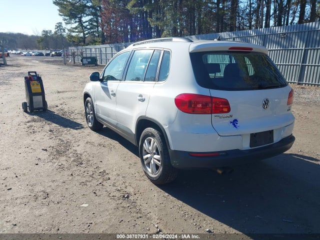 WVGBV7AX4GW028725 Volkswagen TIGUAN S