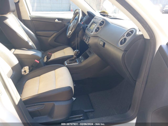 WVGBV7AX4GW028725 Volkswagen TIGUAN S