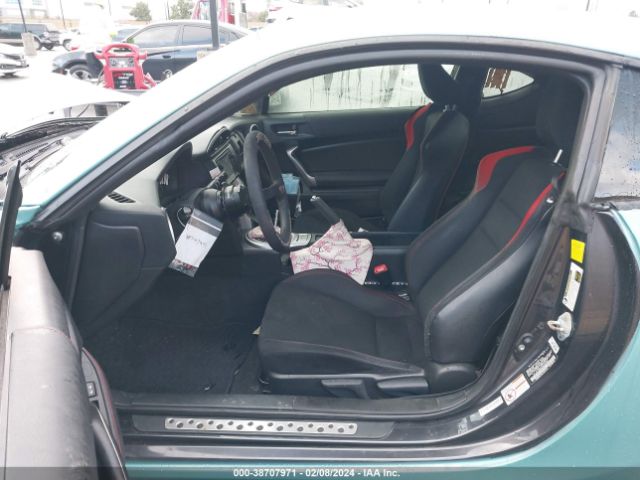 JF1ZNAA19E8708381 Scion FR-S