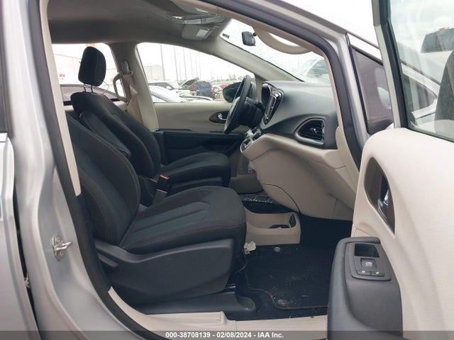 2C4RC1CG5NR213276 Chrysler Voyager Lx