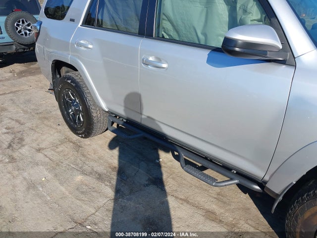 Toyota 4RUNNER SR5 2016 JTEBU5JR6G5346053 Image 14