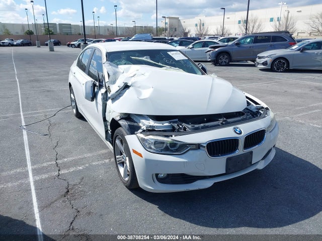 2015 WBA3C1C56FK118310 main image