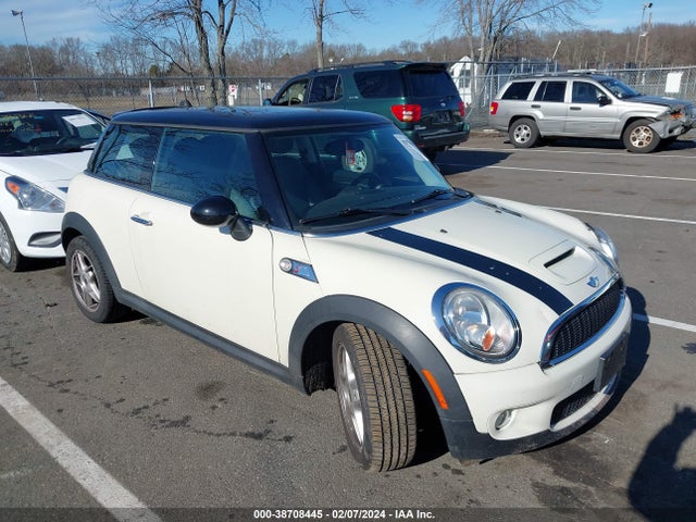 2007 MINI COOPER S WMWMF73547TT84225 Photo 0