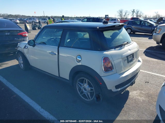 2007 MINI COOPER S WMWMF73547TT84225 Photo 2