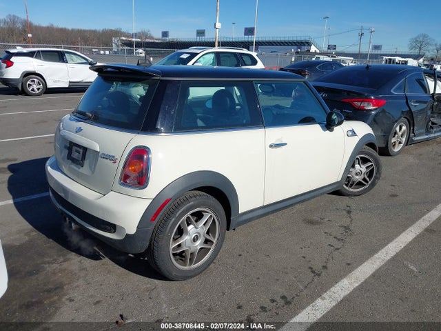2007 MINI COOPER S WMWMF73547TT84225 Photo 3