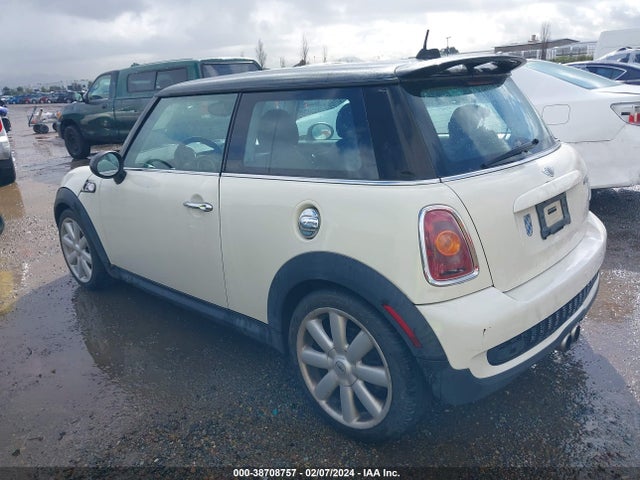 2007 MINI COOPER S WMWMF73537TT84426 Photo 2