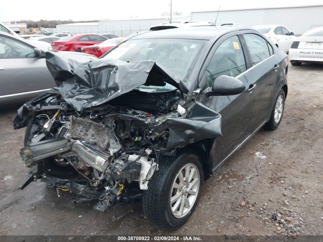 Chevrolet Sonic Lt Auto 2017 1G1JD5SH2H4108058 Image 2