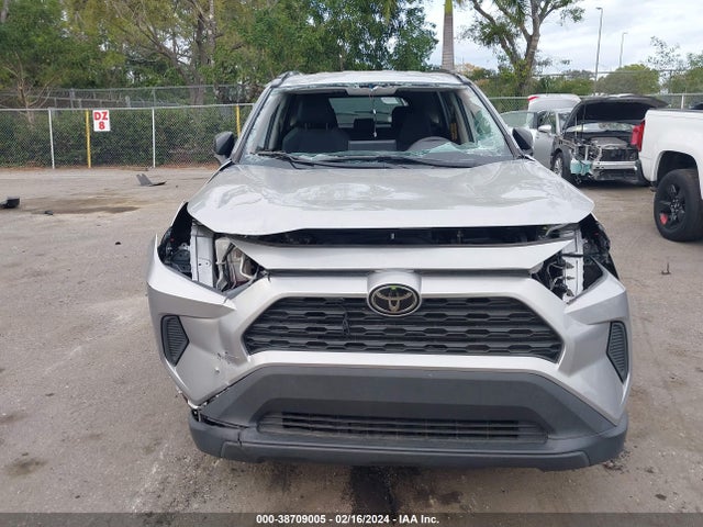 Toyota RAV4 LE 2020 2T3H1RFV8LC040836 Image 6