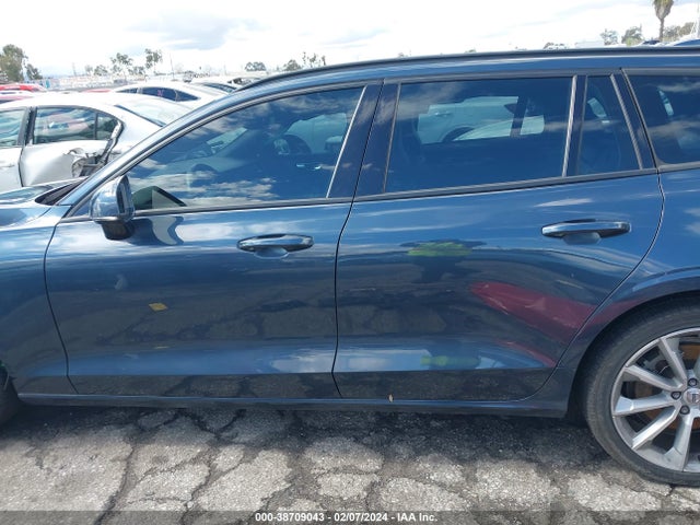 Volvo V60 T5 Momentum 2020 YV1102EK6L2394858 Image 14
