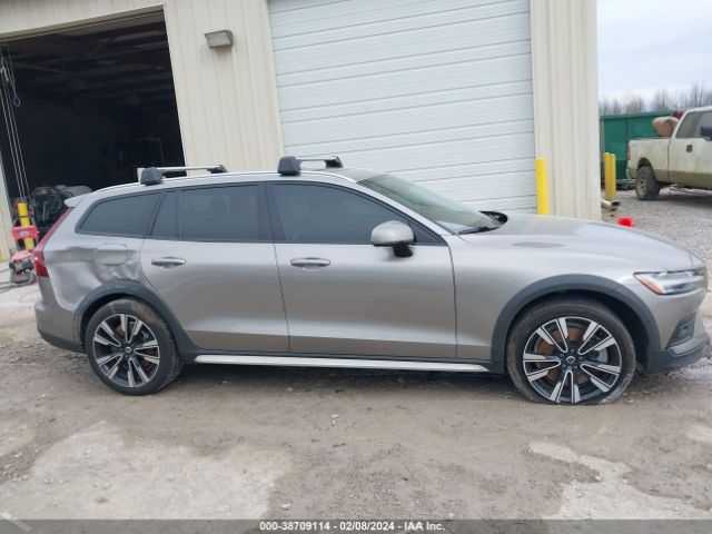 YV4102WK4L1037220 Volvo V60 Cross Country T5