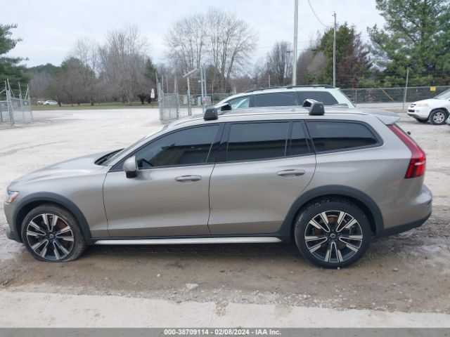 YV4102WK4L1037220 Volvo V60 Cross Country T5